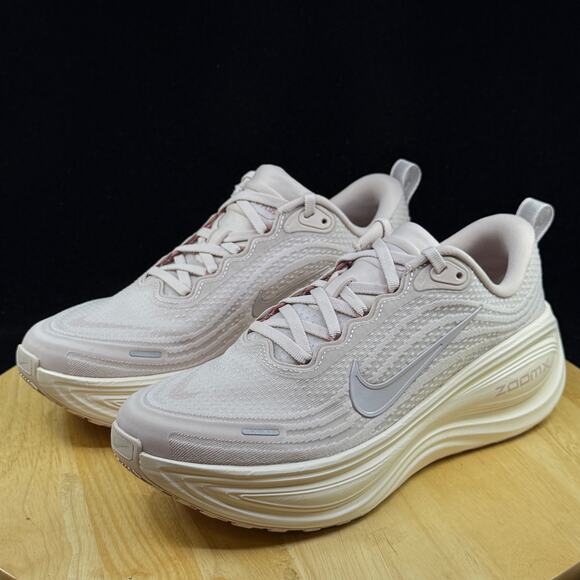 NEW Nike Vomero Plus Size 10 Women Silt Red Platinum Pink Chalk NBY HV8154-605 - Picture 7 of 9